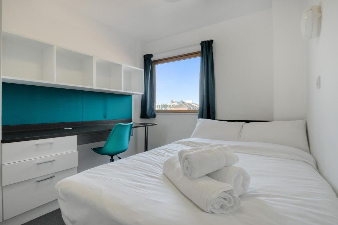 لوتون Bright & Central Room In Luton, Sleeps 2 المظهر الخارجي الصورة