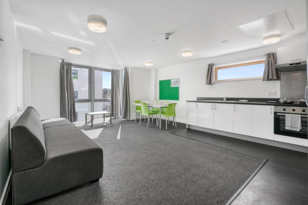 لوتون Bright & Central Room In Luton, Sleeps 2 المظهر الخارجي الصورة