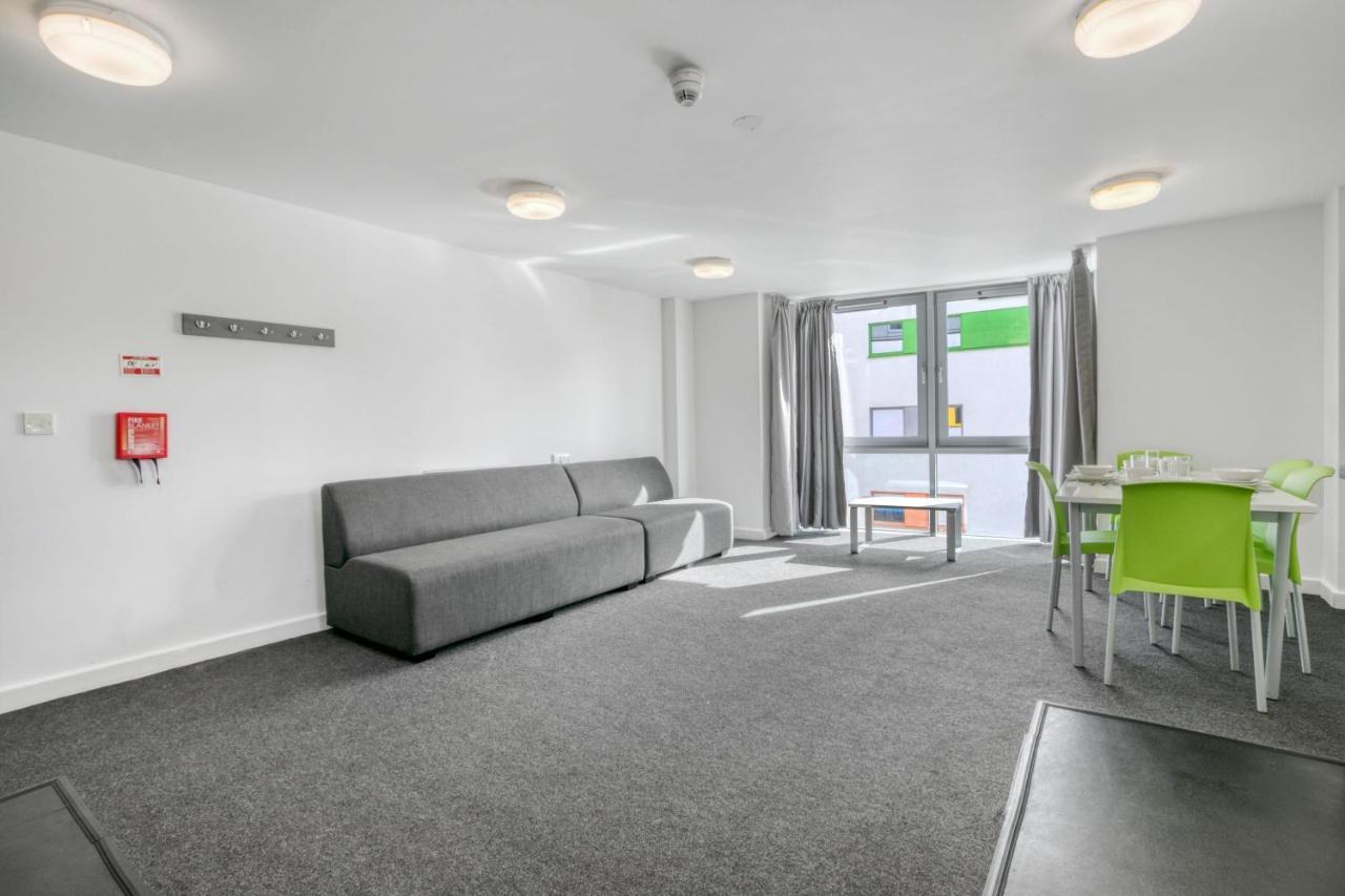 لوتون Bright & Central Room In Luton, Sleeps 2 المظهر الخارجي الصورة