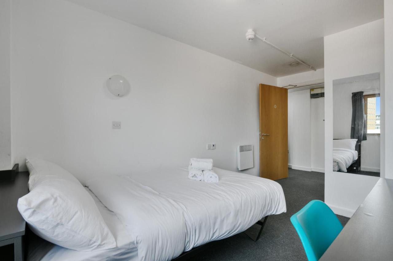 لوتون Bright & Central Room In Luton, Sleeps 2 المظهر الخارجي الصورة