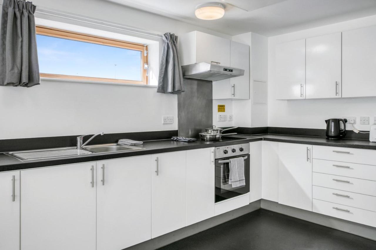 لوتون Bright & Central Room In Luton, Sleeps 2 المظهر الخارجي الصورة