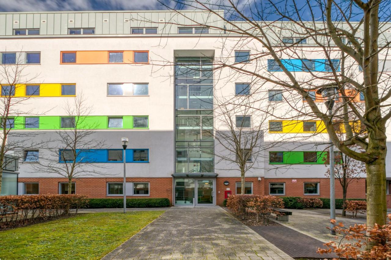 لوتون Bright & Central Room In Luton, Sleeps 2 المظهر الخارجي الصورة