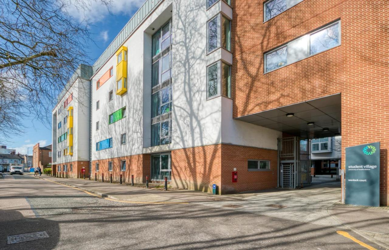 لوتون Bright & Central Room In Luton, Sleeps 2 المظهر الخارجي الصورة