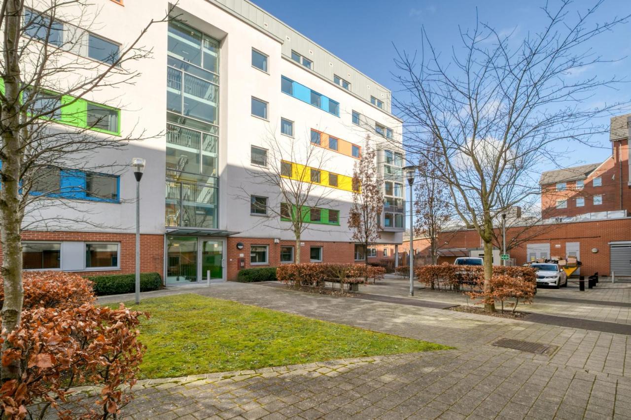 لوتون Bright & Central Room In Luton, Sleeps 2 المظهر الخارجي الصورة