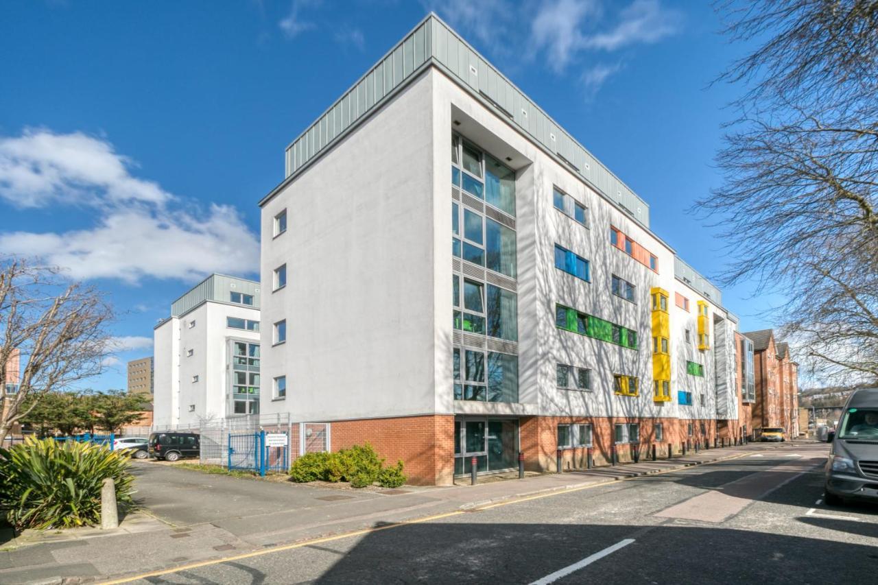 لوتون Bright & Central Room In Luton, Sleeps 2 المظهر الخارجي الصورة